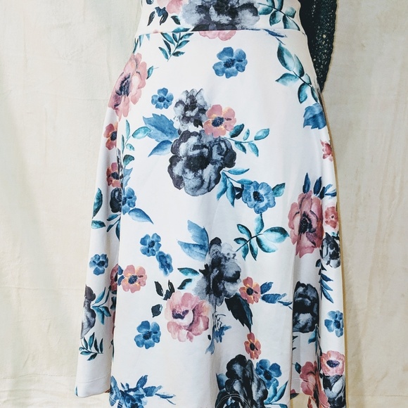 πHOST PICK!πTORRID Floral A Line Skirt 3X 22/24 - Picture 6 of 7